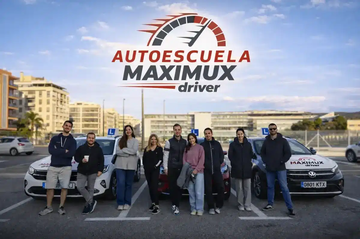 Isidoro con alumna en clase práctica de coche — Maximux Driver Murcia